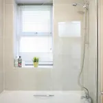 Silver Pines - 2br - King Bed - 6 Guests - Wi-fi - Free Parking Manchester
