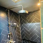 Bespokenarrowboat Botel