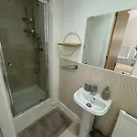 3 Bedroom House With Free Parking Casa de Férias *