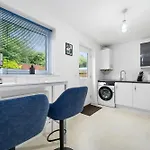 Superb Two Bedroom House Close To Etihad & Coop Live - Private & Free Parking Manchester