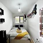 Convenient Private Bed, Bath & Parking Included