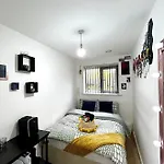 Séjour chez l'habitant Convenient Private Bed, Bath & Parking Included