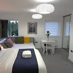 Luxury - Pick A - Free Parking & Kitchen Access, Near Etihad Stadium, The Coop Live & Piccadilly Station,