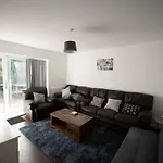アパート Spacious 3 Bed Airport Free Parking マンチェスター