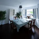 Spacious 3 Bed Airport Free Parking アパート