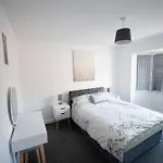 アパート Spacious 3 Bed Airport Free Parking