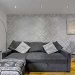 Stunning With Parking - Pass The Keys Apartmán *