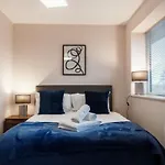 1 Bed Media Flat Free Parking *
