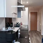 1 Bed Media Flat Free Parking Daire *