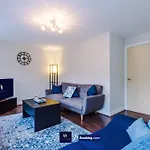 別荘 Large 3 Bed House Sleeps 7 By Host A マンチェスター