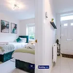 Large 3 Bed House Sleeps 7 By Host A 別荘 マンチェスター