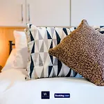 Large 3 Bed House Sleeps 7 By Host A 別荘 *