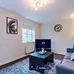 Large 3 Bed House Sleeps 7 By Host A 別荘 マンチェスター