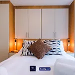 Large 3 Bed House Sleeps 7 By Host A *