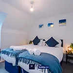 Large 3 Bed House Sleeps 7 By Host A