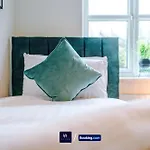 Large 3 Bed House Sleeps 7 By Host A