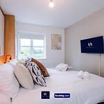 別荘 Large 3 Bed House Sleeps 7 By Host A *