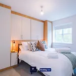Large 3 Bed House Sleeps 7 By Host A