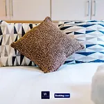 別荘 Large 3 Bed House Sleeps 7 By Host A