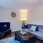 Large 3 Bed House Sleeps 7 By Host A マンチェスター
