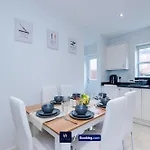 Large 3 Bed House Sleeps 7 By Host A