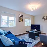 別荘 Large 3 Bed House Sleeps 7 By Host A *