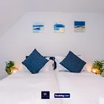 別荘 Large 3 Bed House Sleeps 7 By Host A