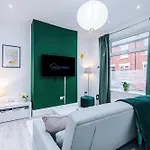 Sleeps 6, Pool Table, Free Parking, Perfect For Groups, Long Term Disc *