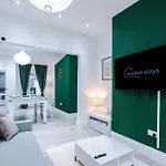 Sleeps 6, Pool Table, Free Parking, Perfect For Groups, Long Term Disc