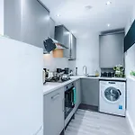 Sleeps 6, Pool Table, Free Parking, Perfect For Groups, Long Term Disc Daire *