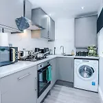 Sleeps 6, Pool Table, Free Parking, Perfect For Groups, Long Term Disc Daire Manchester