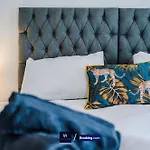 Old 516 Listing * Manchester