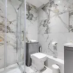 Large 2 Bed 2 Bath Apartmán