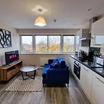 1 Bed Media Flat Free Parking Daire *