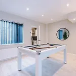 アパート Stylish 3bdr House By Vista Short Lets & Serviced With Free Parking, Pool Table And Ps4 *