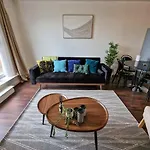 3 Bed Free Parking Near Centre Appartement *