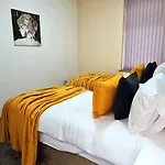 別荘 Large Victorian House 15 Minutes From Centre マンチェスター