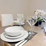 Cozy - 2 Beds, Sleeps 5, Free Parking! * Manchester