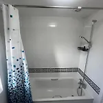 New Getaway House With 2 Free Parking