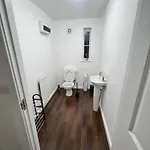 Apartment New Getaway House With 2 Free Parking *