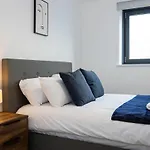 2 Bed Media Flat Salford Quays Manchester
