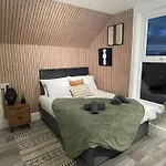 Deluxe In 20 Percent Off For Drake Concert Attendees!