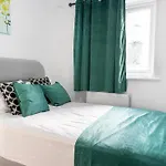 Latestapartments Near Coop Live And Etihad Stadium Apartment *