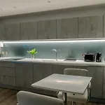 Luxury 2 Bed Penthouse With Stunning Views In Centre Apartment