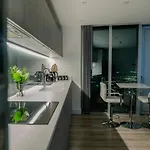 Apartment Luxury 2 Bed Penthouse With Stunning Views In Centre *