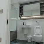 Luxury 2 Bed Penthouse With Stunning Views In Centre Apartment *