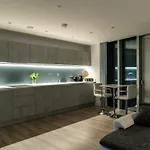 Luxury 2 Bed Penthouse With Stunning Views In Centre Apartment *