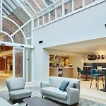 Marriott Victoria & Hotel 4*