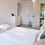 Lets Sa I 2bed 2bath L Waterfront L Private Balcony I Relaxing Retreat I Great Location * 曼彻斯特