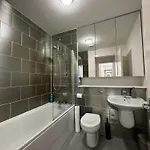 Spacious 2 Double Bedroom Near Centre, Salford Manchester